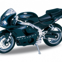 TRIUMPH DAYTONA 955I SILVER 2002 1/18, DIECAST MOTORBIKE, COLLECTABLE MOTORCYCLE.