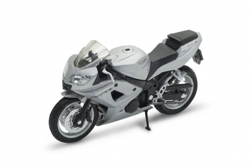 TRIUMPH DAYTONA 600  SILVER  1/18, DIECAST MOTORBIKE, COLLECTABLE MOTORCYCLE.