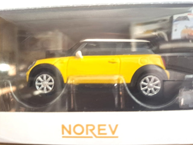 Mini Cooper One 2006 Mellow Yellow 1:54