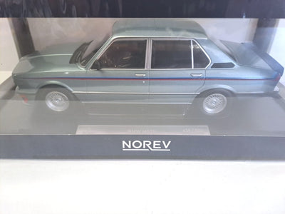 BMW M535i 1980 Blue Metallic with stripes 1:18 - 500pcs LIMITED EDITION