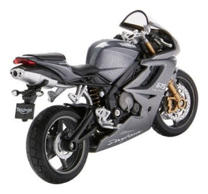 TRIUMPH DAYTONA 675 SILVER  1/18, DIECAST MOTORBIKE, COLLECTABLE MOTORCYCLE.