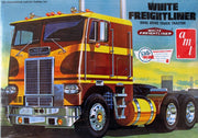 1:25 White Freightliner Dual Drive Tractor - morethandiecast.co.za