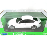 BMW 335I PREMIUM COLLECTION WHITE 2010 DIECAST 1/18, DIECAST CAR, COLLECTABLE CAR.