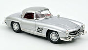 MERCEDES-BENZ 300 SL ROAADSTER SILVER 1957 1/18, DIECAST CAR, COLLECTABLE CAR.