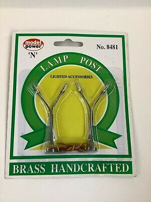 N SCALE DUAL HIGHWAY LAMP, PLASTIC SCALE MODEL,MODEL TRAIN ACCESSORIE