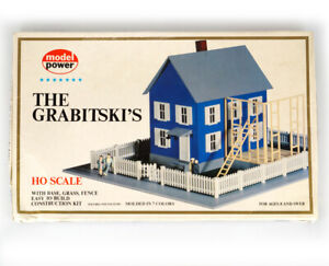 HO SCALE THE GRABITSKI'S HOUSE, PLASTIC SCALE MODEL,MODEL TRAIN ACCESSORIE